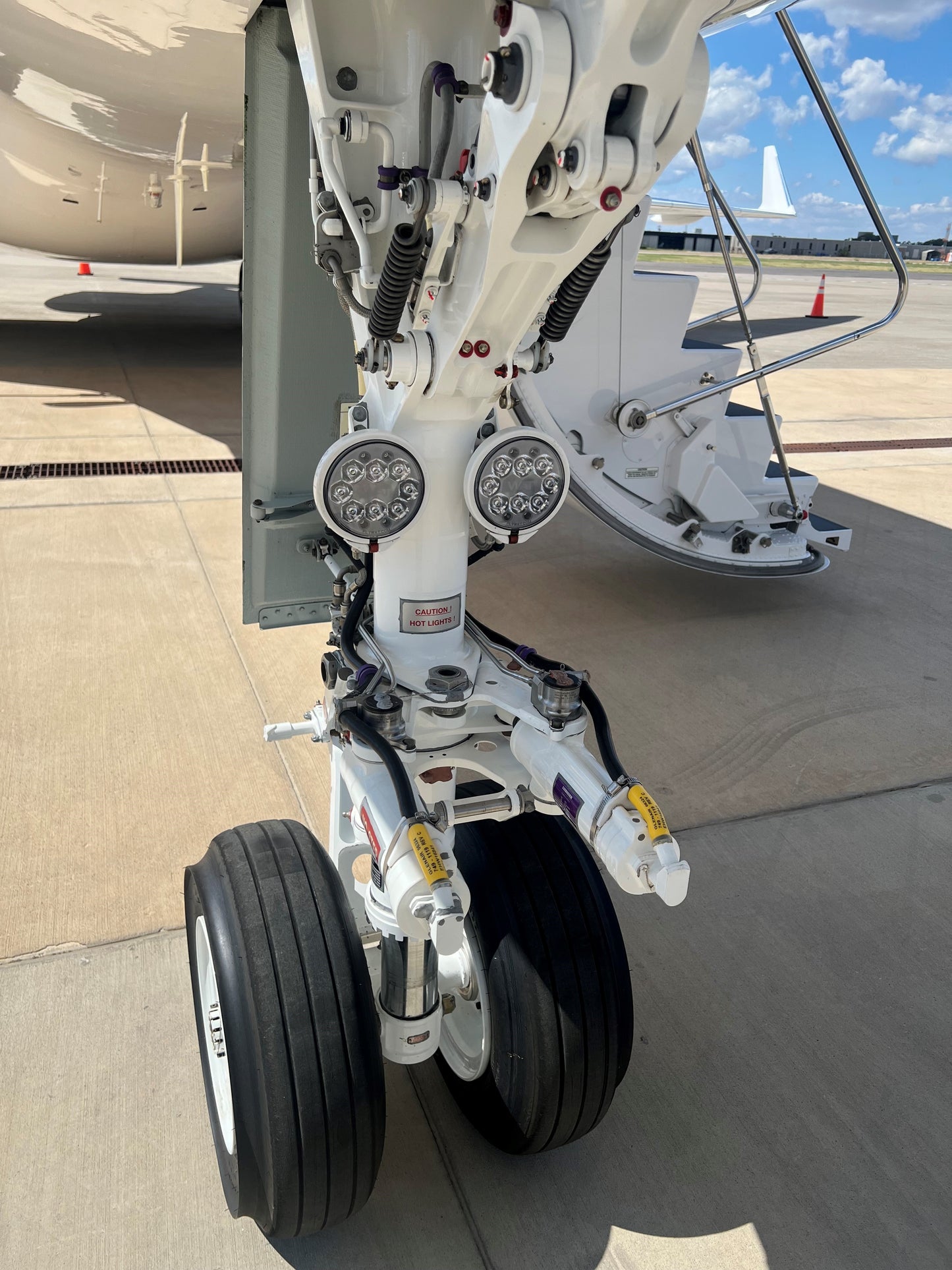 Global (BD-700-1A10 and BD-700-1A11 ) Parmetheus™ G3 Nose Gear LED Landing Light Kit
