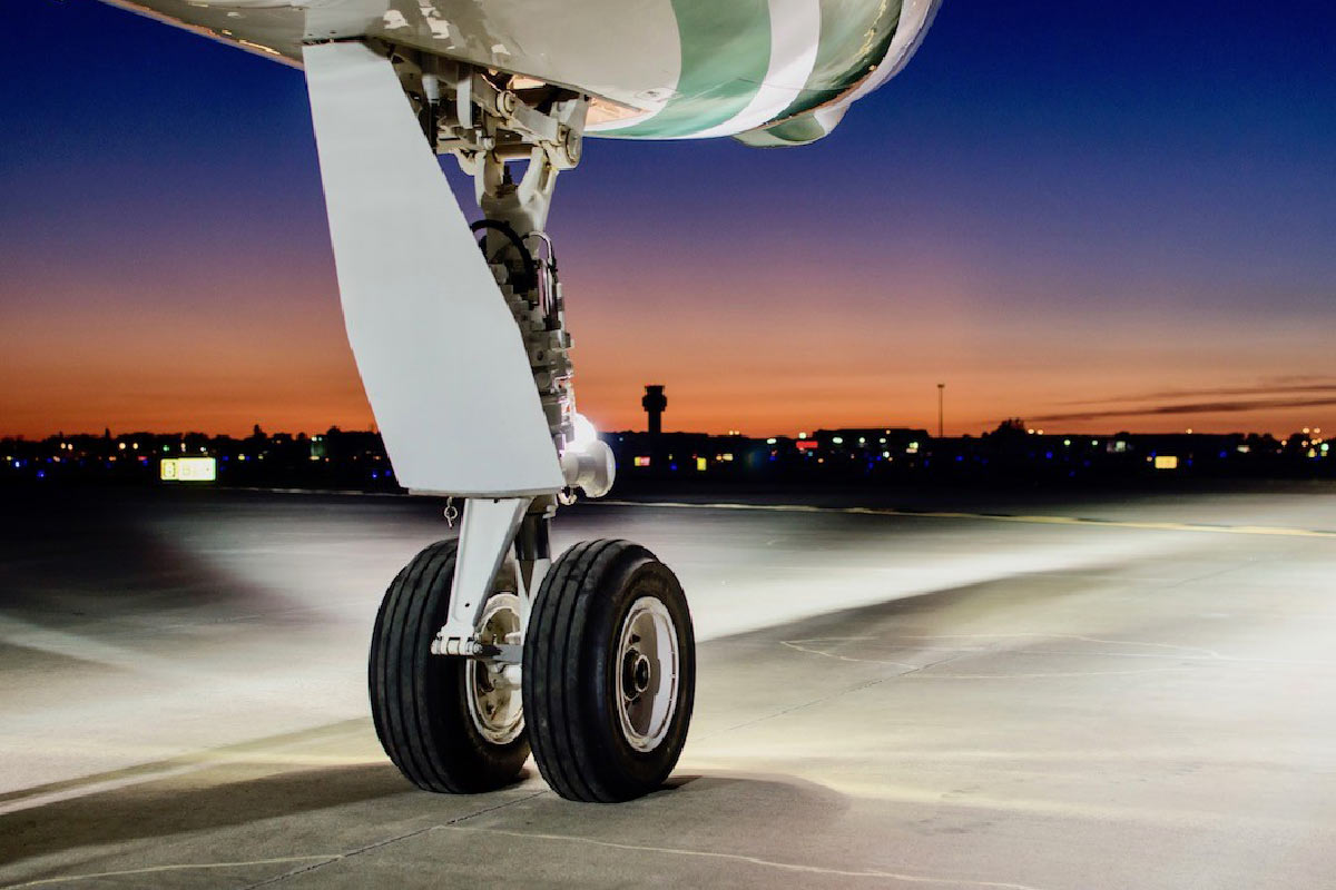 Nose Gear Taxi Light for Gulfstream GIV Aircraft Installed