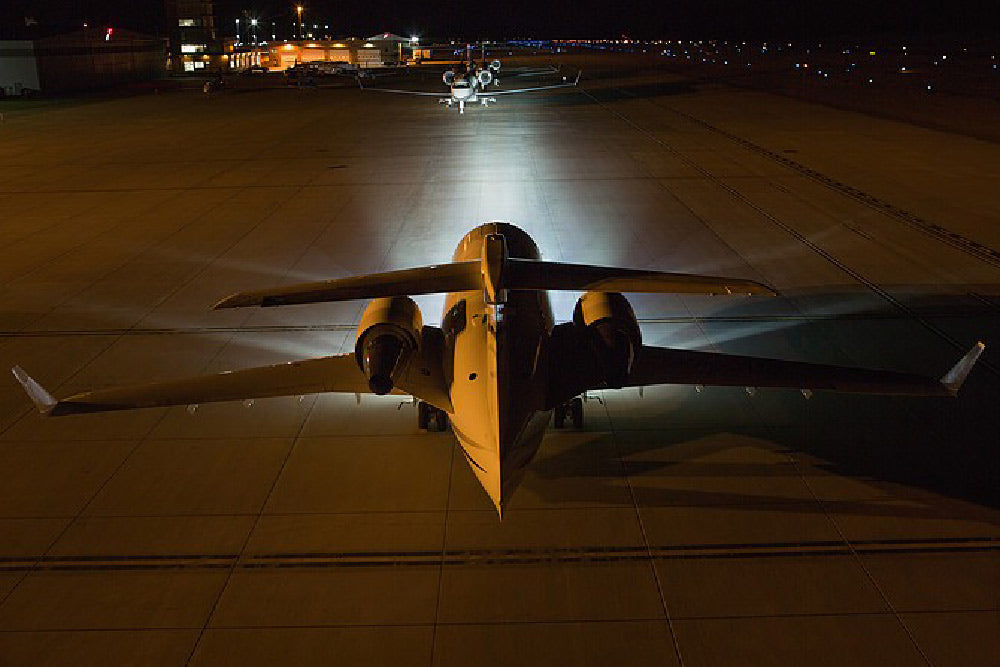 HID Wing Landing and Taxi Light COMBO for Challenger CL-600 At Night