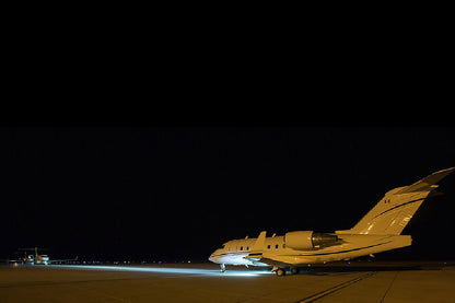 HID Nose Landing Lights for Challenger CL-600 At Night